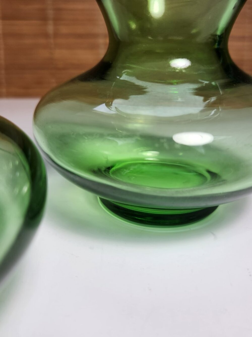 Vintage Emerald Green Glass Ruffled Bud Vases Bulbous Hand Blown Pair Set of 2 - Picture 3 of 8